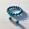 Schmuckset mit Armband und vergoldeten Ohrringen aus Türkis, handgefertigter Natursteinschmuck