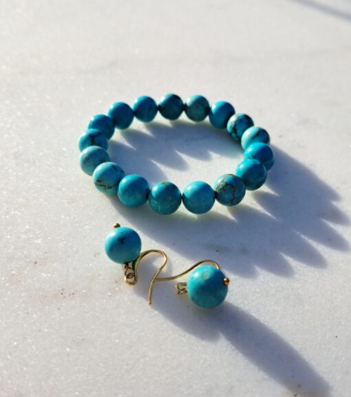 Schmuckset mit Armband und vergoldeten Ohrringen aus Türkis, handgefertigter Natursteinschmuck