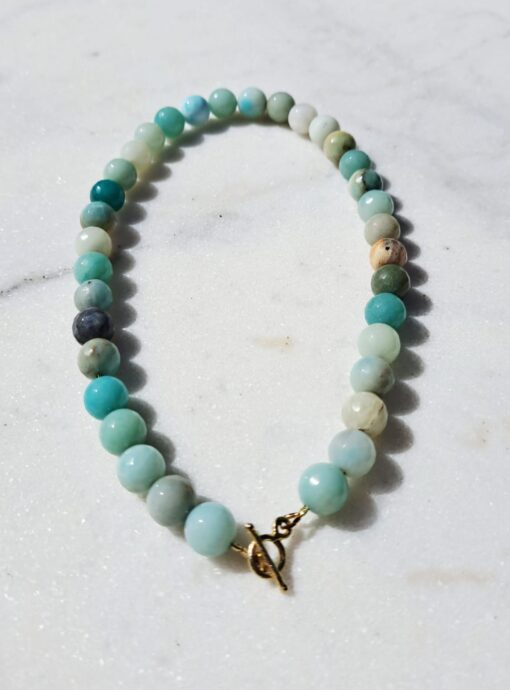 Perlenkette aus Amazonit Naturstein mit vergoldetem Verschluss, handgefertigter Schmuck