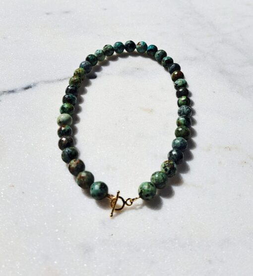 Perlenkette aus natürlichem Türkis mit vergoldetem Silberverschluss, handgefertigter Natursteinschmuck