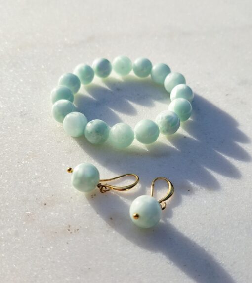 Schmuckset aus grün-blauem Garnierit mit elastischem Armband und vergoldeten Ohrringen, handgefertigt